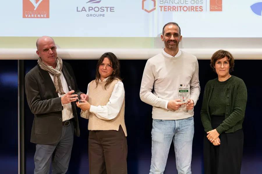 Les lauréats Photo sur scène avec les membres du jury, le 20 octobre 2026